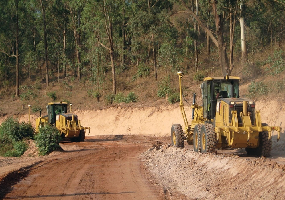 Gov�t secures $86.6 million for reconstruction of Laminkoto - Passamass road